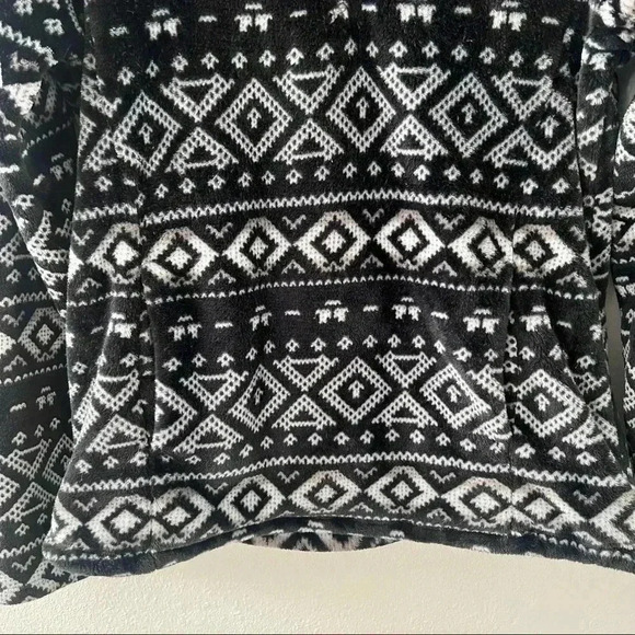 Eddie Bauer Black and White Mock Neck Pullover - Picture 4 of 6